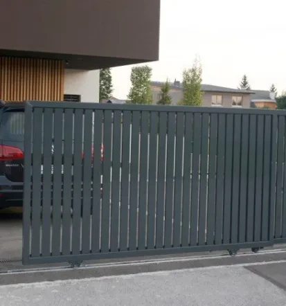 Dvoriščna vrata Slovenija