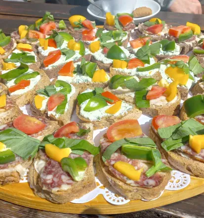 In the morning, you can enjoy a buffet breakfas