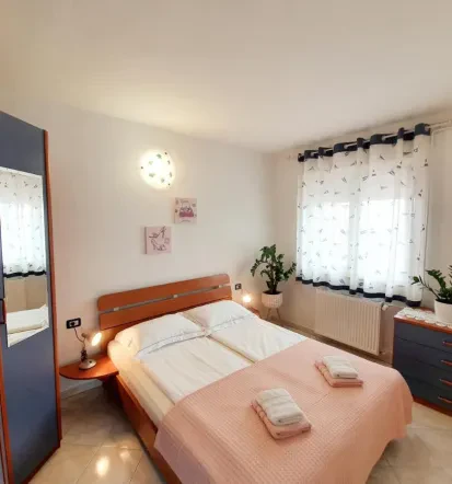 Lep apartma v Sečovljah - primer spalnice