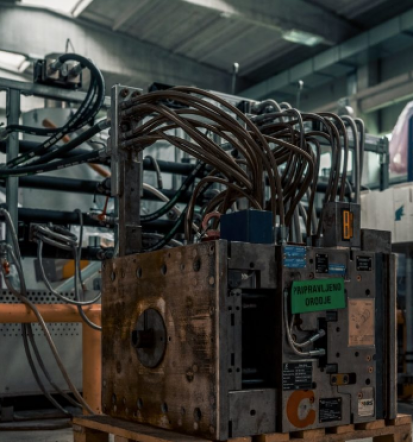 Kvalitetne metalizirane komponente Slovenija za avtomobilski in elektro sektor