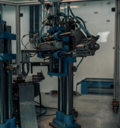 Kvalitetne metalizirane komponente Slovenija – Napredna tehnologija in tradicija