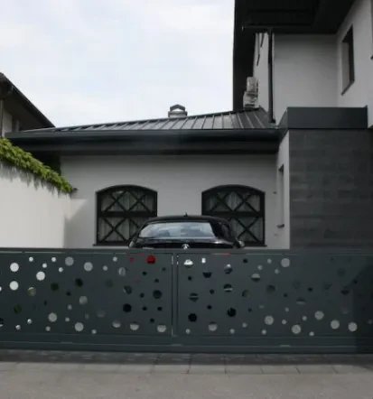 Kvalitetna dvoriščna vrata po meri
