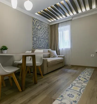 Apartma z lastno kopalnico in kuhinjo v središču Pirana