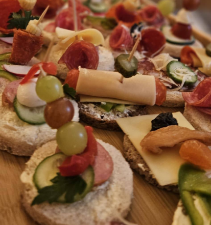 Imamo izvirno ponudbo finger food jedi in tople hrane, catering Štajerska