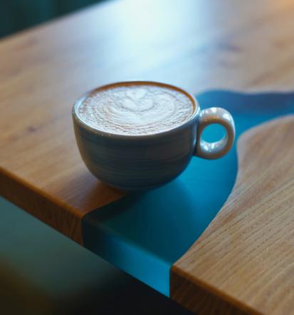 Epoksi mize Štajerska, narava in umetnost v enem kosu