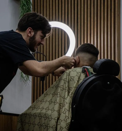 Sodobni barber Ljubljana z okolico za moške in otroke