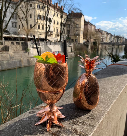 Dober lokal center Ljubljane, vino in prigrizki
