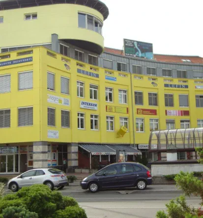 Pred vhodom v naše prostore kvalitetnega računovodskega servisa v Mariboru