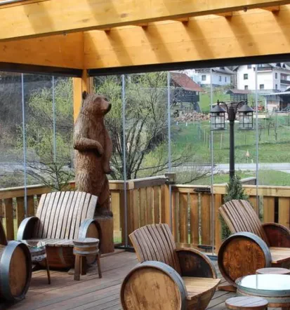 Zasteklitev teras Slovenija: prilagodljiva rešitev za domove, lokale in zimske vrtove