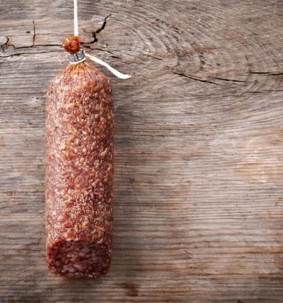 Salame, pršut, slanina in suha rebrca kot ponos lokalne ponudbe