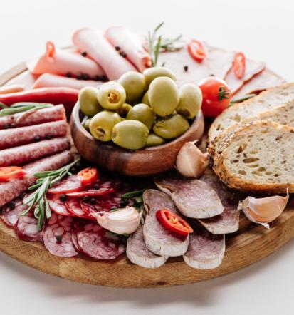 Zakaj je prodaja suhomesnatih izdelkov Škofja Loka tako priljubljena