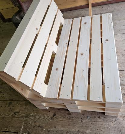 Personalizirane premium paletne sedežne garniture Savinjska za vsak dom