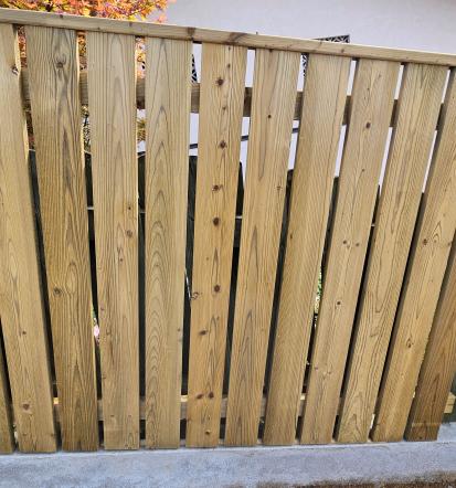 Trajne premium paletne sedežne garniture Savinjska iz masivnega lesa