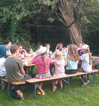 Praznovanje rojstnega dne na kmetiji Ljubljana, Slovenija, kombinacija zabave in učenja