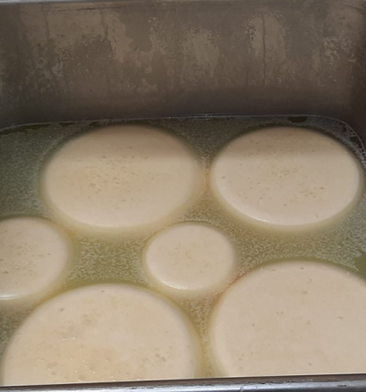 Dobri domači mlečni izdelki Gorenjska, od kravjega mleka do sira za žar