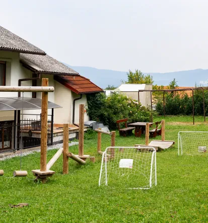 Kulinarično razvajanje in bazen, Turistična kmetija Postojna