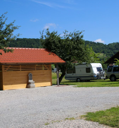 Prostor za počitnice z avtodomom Vinica, Bela krajina