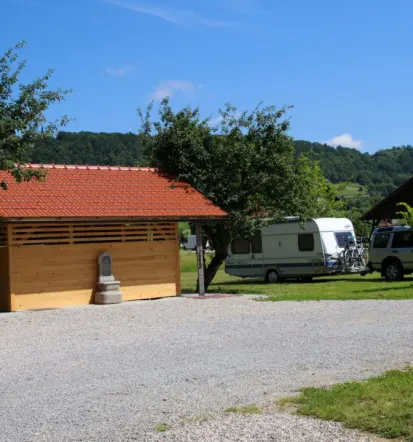 Prostor za počitnice z avtodomom Vinica, Bela krajina