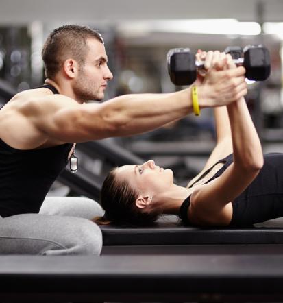 Kako do trajnih rezultatov? Fitnes osebni trener Maribor okolica ima rešitev