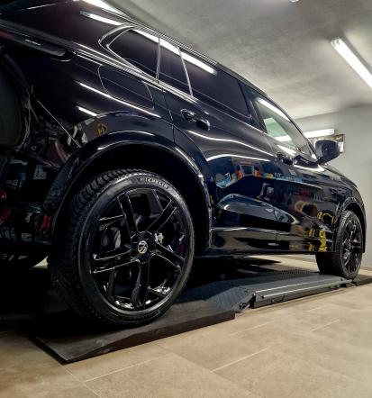 Grafenski in keramični premazi za avto Slovenija, privoščite razvajanje svojemu jeklenemu konjičku