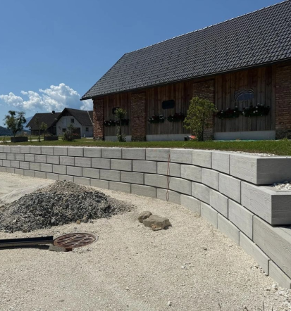 Z modularnimi kockami lahko zidove z leti dogradite, zvišate, uredite drugačne krivine