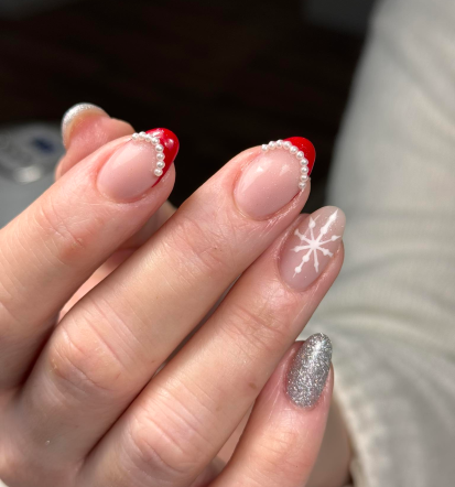 Podaljševanje nohtov in gel nohti Komenda