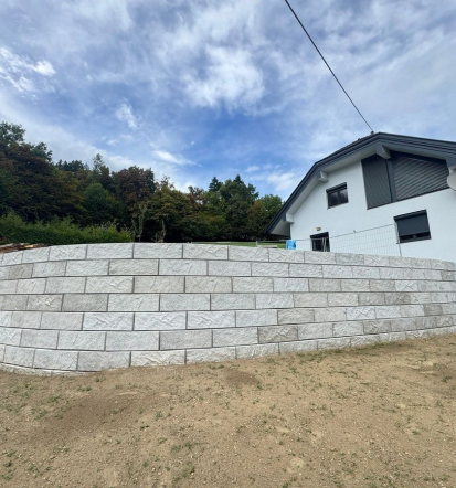 Od izkopa do zadnje postavljene kocke vam pomagamo le v nekaj dneh