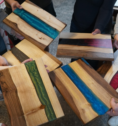 Ustvarjanje servirnih desk iz lesa in epoksidne smole