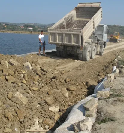 Geomreže in geotekstil Slovenija za stabilne brežine