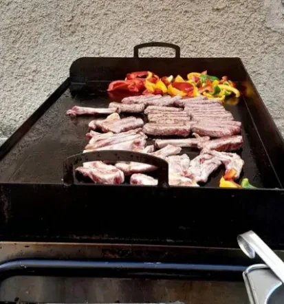 Samopostrežni catering z lokalnimi okusi