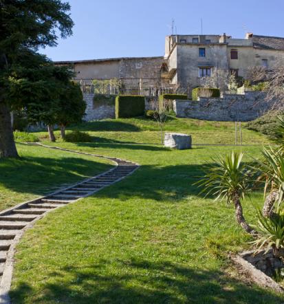 Kraška hiša, galerija in delavnice,vodeni ogledi po Štanjelu