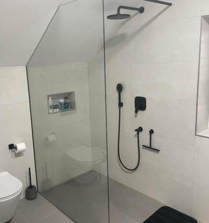 Kvalitetna steklena tuš kabina Dolenjska