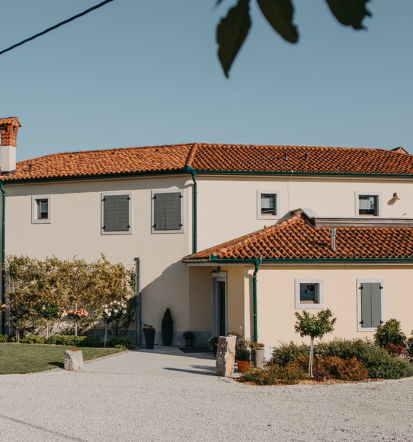 Valentinova večerja Sežana z vinsko spremljavo in nočitvijo