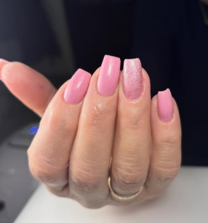 Grajen noht in popolno lakiranje, enobarvno ali francosko Velenje