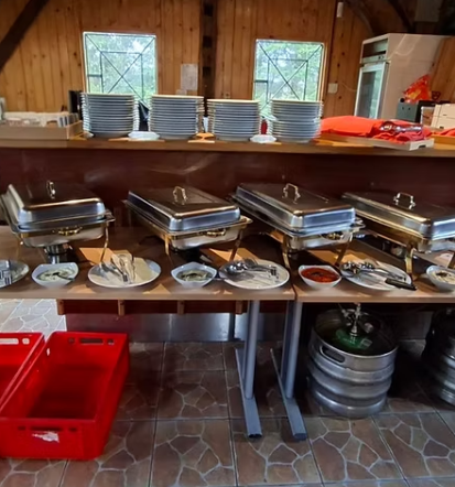 Catering z možnostjo pijače v lastni režiji ali preko ponudnika