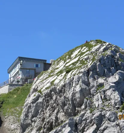 Pot do koče na Črni prsti