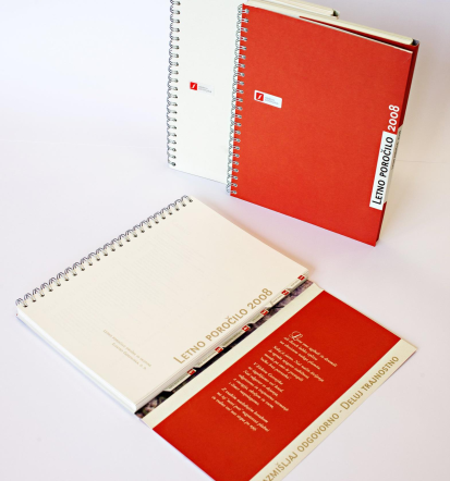 Kvaliteten tisk revij, knjig, Kranj, Gorenjska, Slovenija, Tiskarna Oman