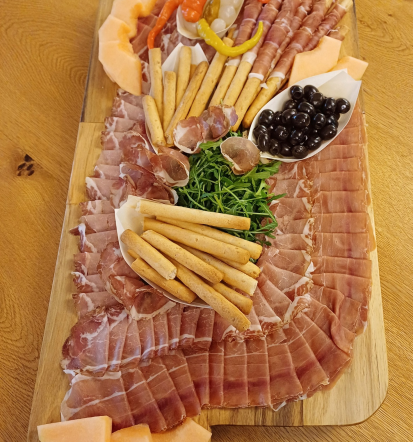 Tradicionalne sladice, štruklji in gibanice, dobre malice, kosila Kranj
