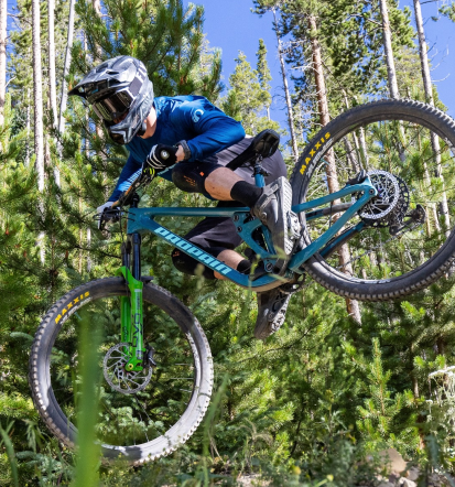 Kolesarska oblačila za gorska in cestna kolesa – Slovenija