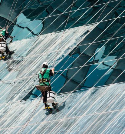 Čiščenje steklenih fasad na višini Maribor