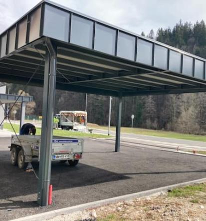 Ugodna izdelava kovinskih nadstreškov po meri Slovenija