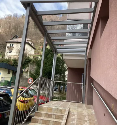 Kvalitetni kovinski nadstreški po meri Slovenija