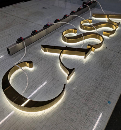 LED reklame in označevalne table za poslovne prostore