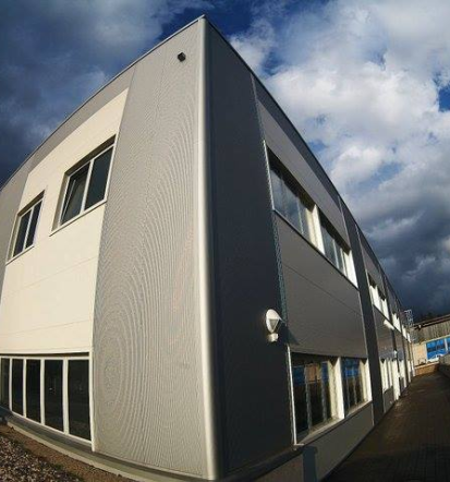 Profesionalen tisk revij in knjig v Sloveniji, na Gorensjkem, v Kranju