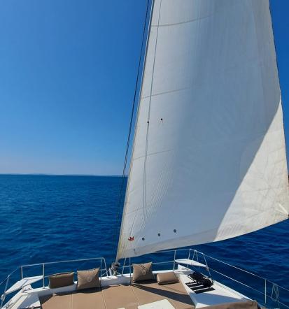 Ugoden najem jadrnice Slovenija