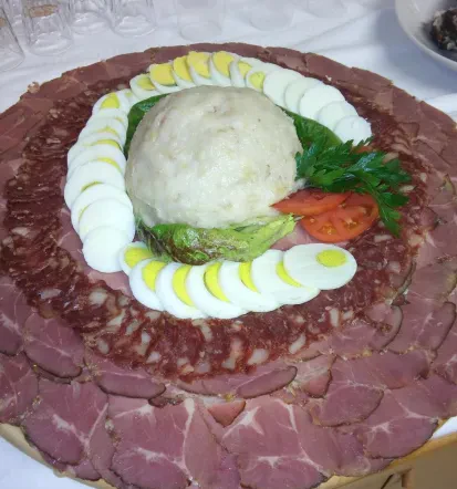 Narezki in kosila na turistični kmetiji Lenart