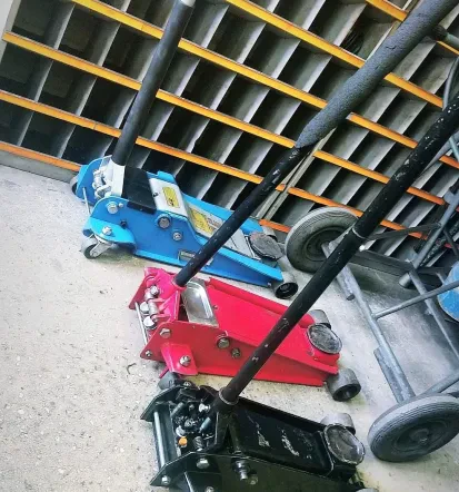 Servis amortizerjev za osebna in tovorna vozila