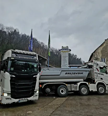 Ureditev dvorišč in izkopi Koroška