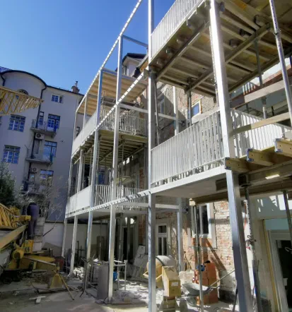 Podest za industrijski stroj po meri