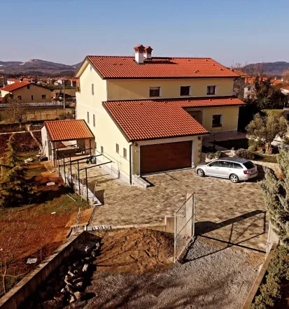 Polaganje tlakovcev Kras